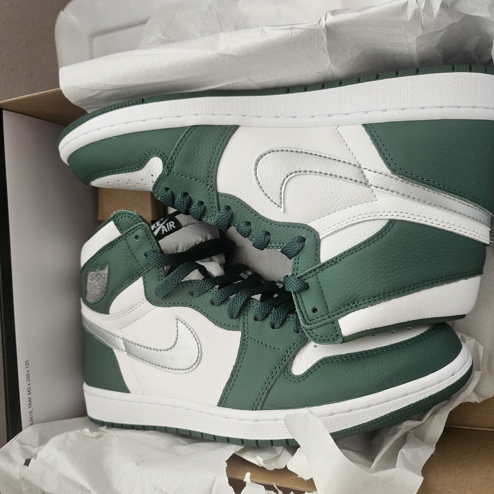 Nike Green and White High-Top Sneakers